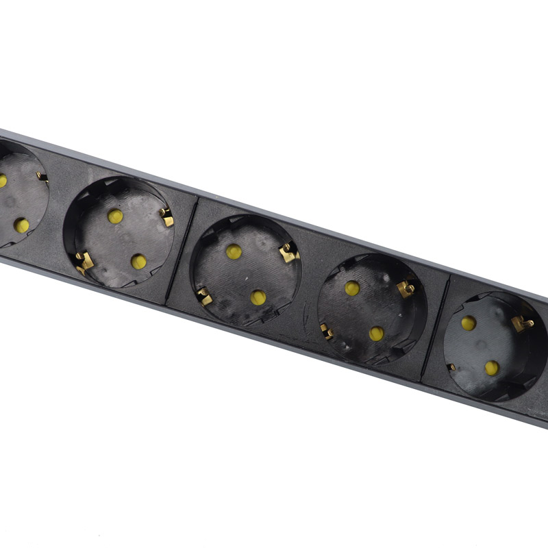 چندراهی و محافظ ولتاژ رک 6 خانه ارت دار پارت الکتریک کابل 1.8 متر Rack Mount مدل 5143